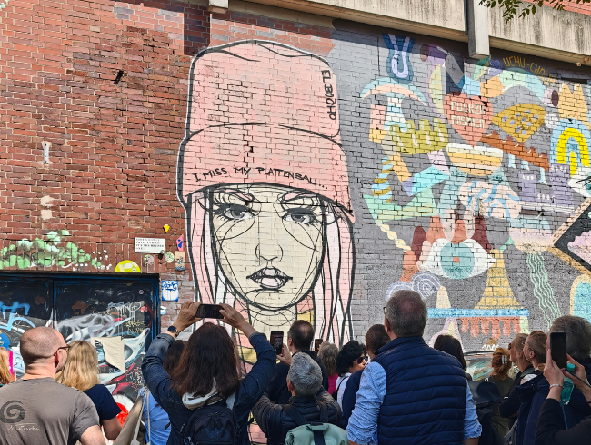 Warum wir Streetart fotografieren, aber Werbung ignorieren