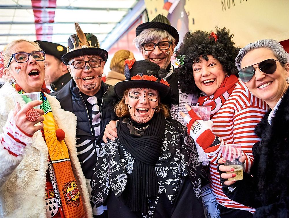 Jecken Lounge – Exklusive Tribünenkarten für den Kölner Rosenmontagszug 2024